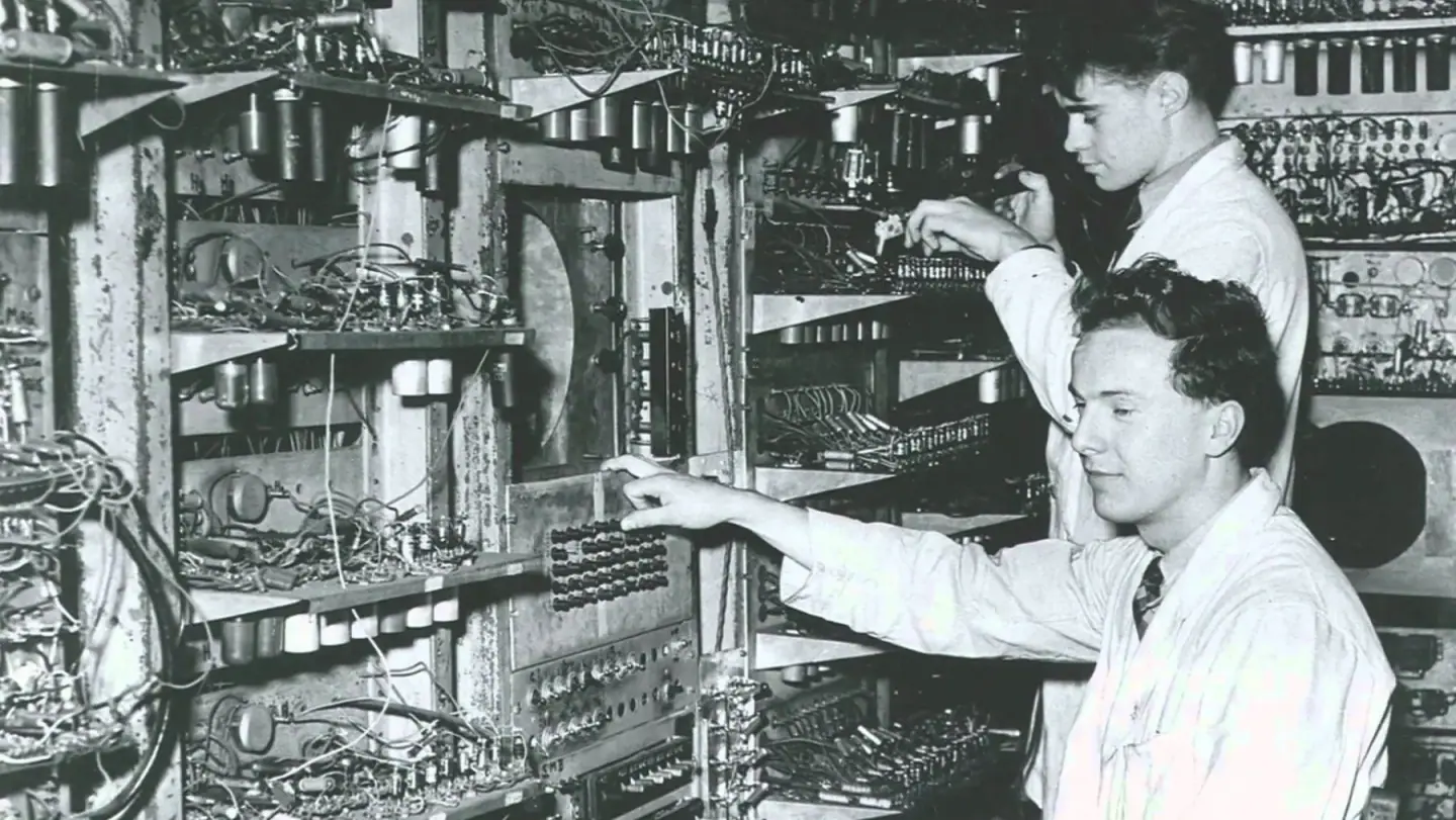 1936: Alan Turing & The Turing Machine - Pivotal Moments